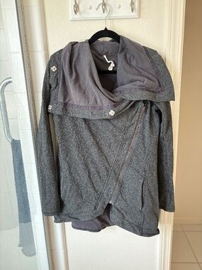 Women's LULULEMON Method Wrap Shawl Collar Asymmetrical Zip Snap -  Gray